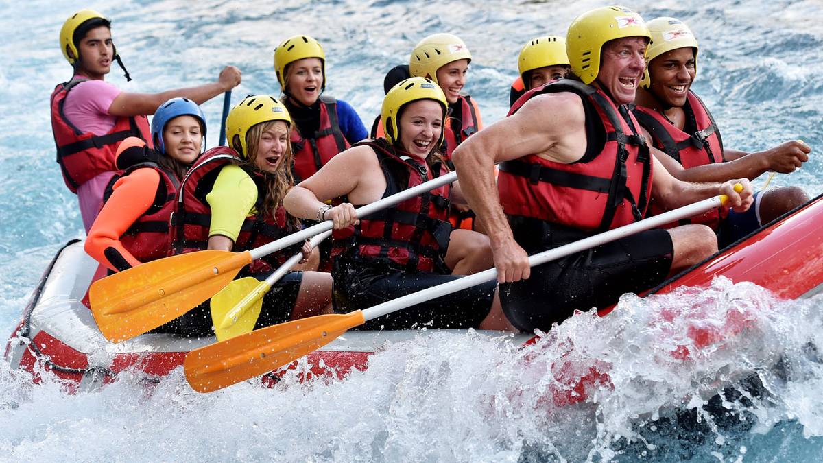 Auch Bobfahrer Joshua Bluhm (r.) & Co. betätigen sich beim Rafting als Wassersportler...