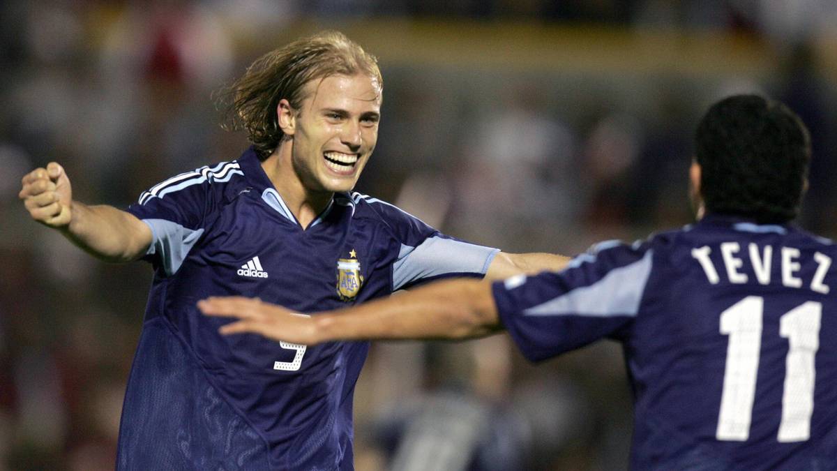 Platz 9 - LUCIANO FIGUEROA (Birmingham City): Immerhin 3,75 Millionen Euro ist den Blues die argentinische Sturmhoffnung 2003 wert, der aus seiner Heimat von CA Rosario kommt. Insgesamt kommt der Gaucho nur auf drei Minuten(!) Einsatzzeit bei City, ehe er 2004 ablösefrei nach Mexiko zu Cruz Azul entschwindet. VERLUST: 3,75 Millionen Euro