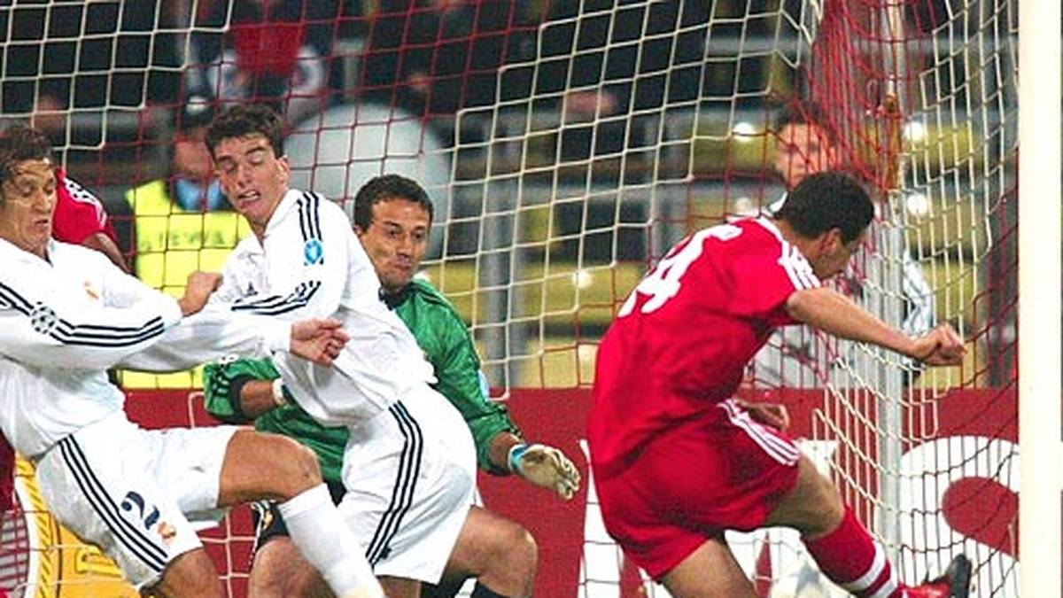 PLATZ 9: Auch 2002 geht es, mittlerweile in der Champions League, bereits im Viertelfinale gegen Real. Das Hinspiel gewinnt der FC Bayern in München mit 2:1. Geremi bringt die Spanier in Führung, Effenberg und Claudio Pizarro drehen das Spiel