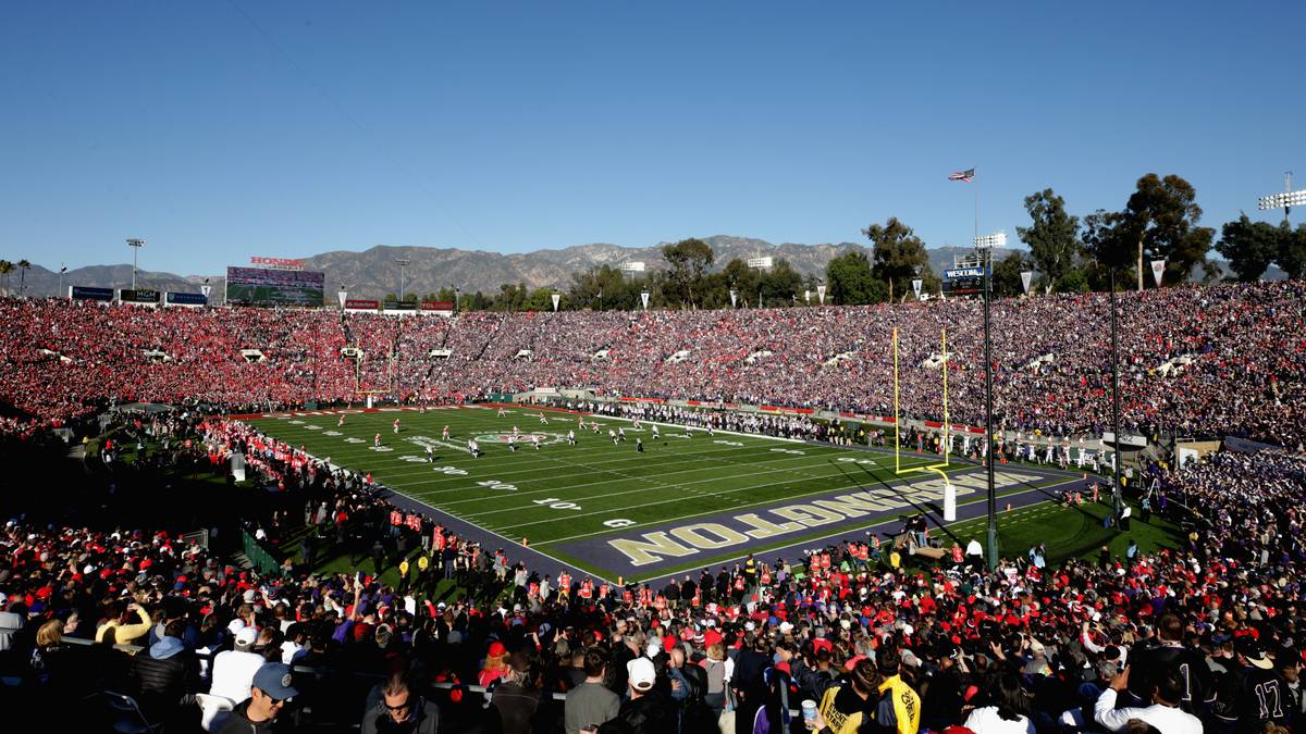 Das Rose Bowl in Pasadena wurde bereits 1922 erbaut und fasst 92.542 Zuschauer. Die Arena ist die UCLA-Heimstätte im College Football, beherbergt aber auch viele andere Events, 1984 Olympisches fand das Fußball-Finale zwischen Frankreich und Brasilien statt