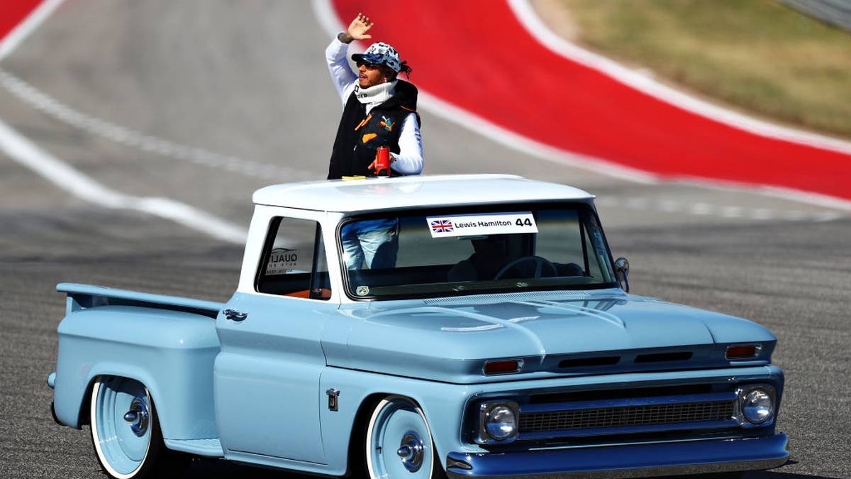 AUSTIN, TEXAS - NOVEMBER 03: Lewis Hamilton of Great Britain and Mercedes GP waves to the crowd on the drivers parade before the F1 Grand Prix of USA at Circuit of The Americas on November 03, 2019 in Austin, Texas. (Photo by Dan Istitene/Getty Images)