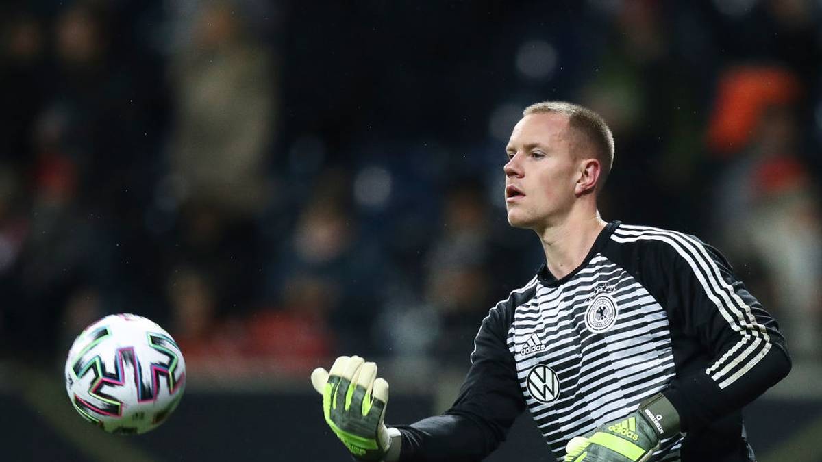 MARC-ANDRE TER STEGEN wird auch bei der EM 2021 als Nummer zwei hinter Manuel Neuer in das Turnier gehen. Vor einem Großereignis wird Bundestrainer Löw keine Veränderung auf der so wichtigen Position des Torwarts vornehmen. Für ter Stegen heißt es also noch ein Jahr mehr warten