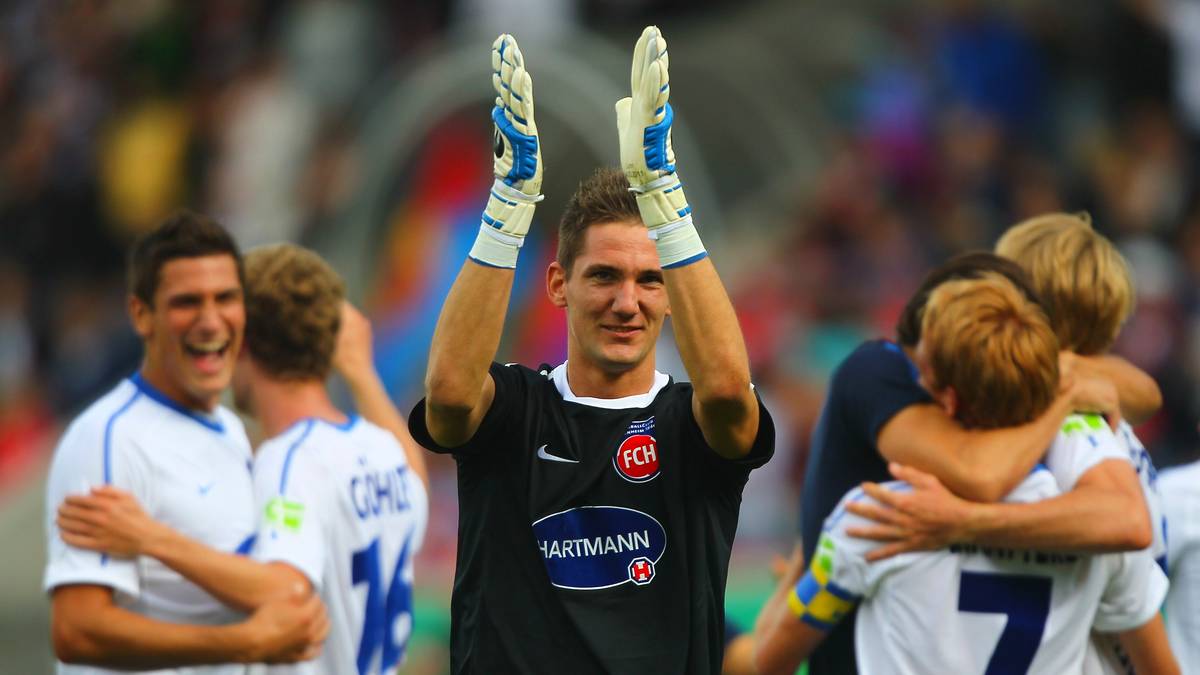 Der 1. FC Heidenheim schaltet in der Saison 2011/12 sensationell in der 1. Runde Werder Bremen aus. In der zweiten Runde unterliegt der Drittligist erst im Elfmeterschießen Borussia Mönchengladbach