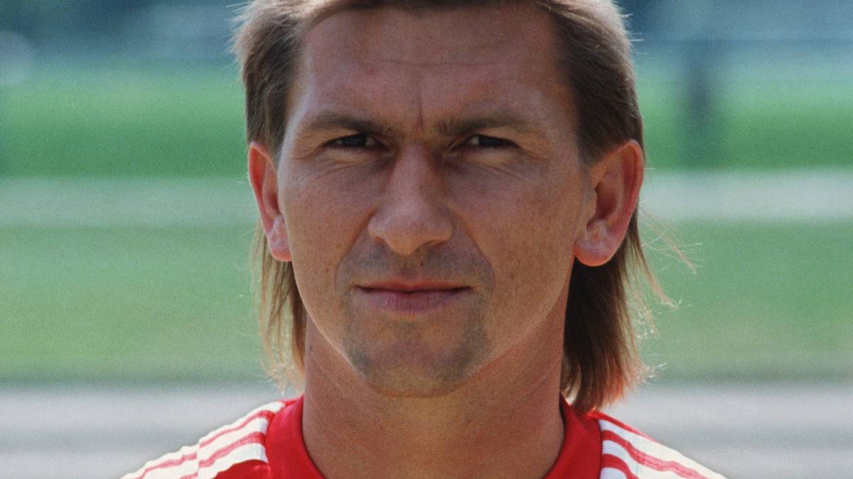 PLATZ 11: KLAUS AUGENTHALER - Scholl brach damit den Rekord von Klaus Augenthaler, der in den achtziger Jahren als Libero die Bayern-Abwehr führte und damit Garant für sieben Meisterschaften und drei Pokalsiege wurde