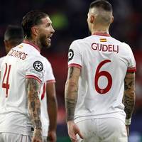 Der FC Sevilla bietet gegen die PSV Eindhoven die reifste Startelf auf, die jemals in der Königsklasse agiert hat - und erleidet doch Schiffbruch. Auch ein historischer Sergio Ramos kann die Pleite nicht verhindern.  