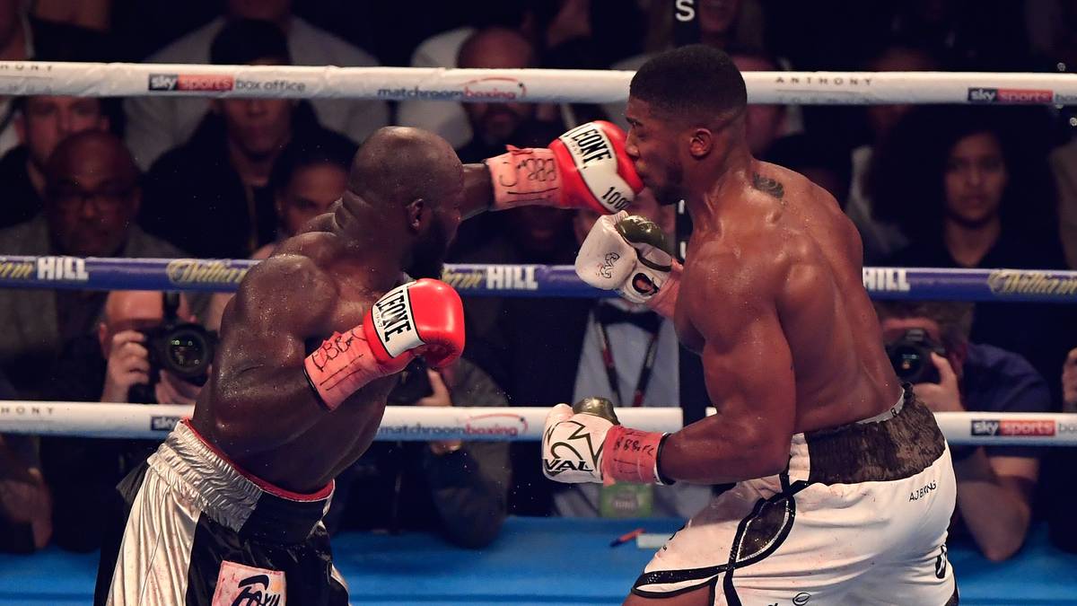 Hier landet eine krachende Linke im Gesicht von Anthony Joshua 