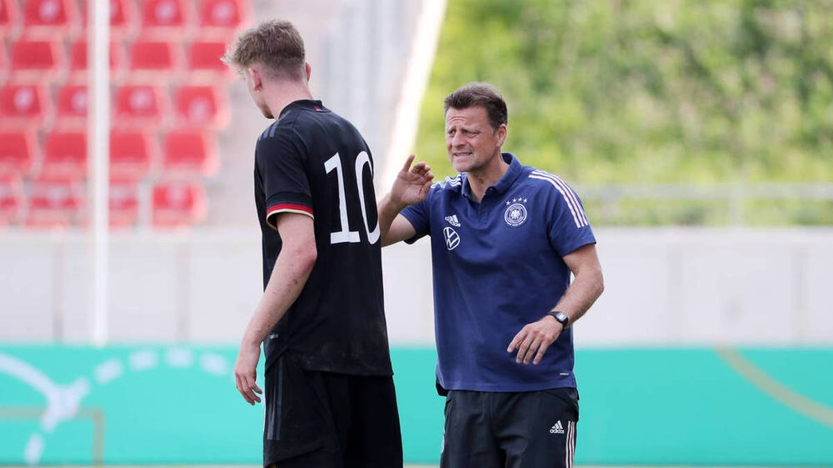 Christian Wörns während eines Testspiels zwischen der deutschen U20-Nationalmannschaft und der U20 von Norwegen (1:1)