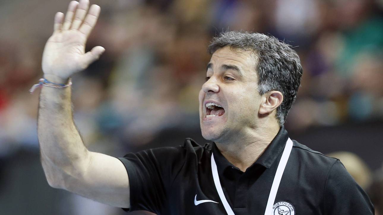 Russland zieht ins Halbfinale ein