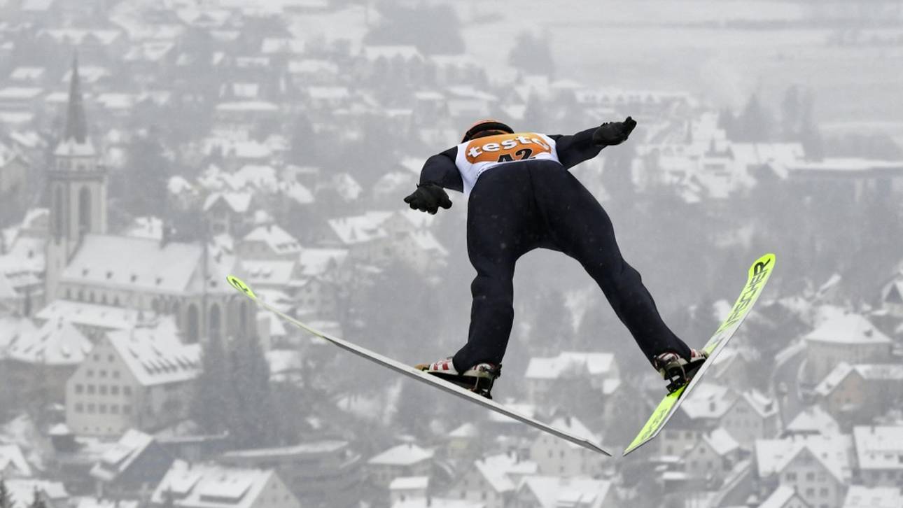 Skispringen: Mixed-Team zur Halbzeit auf Platz drei