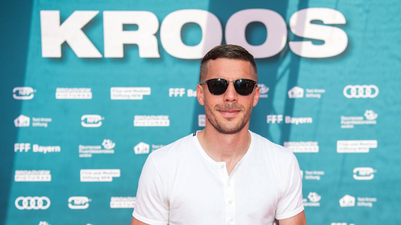 Poldolski eröffnet Fußball-Halle