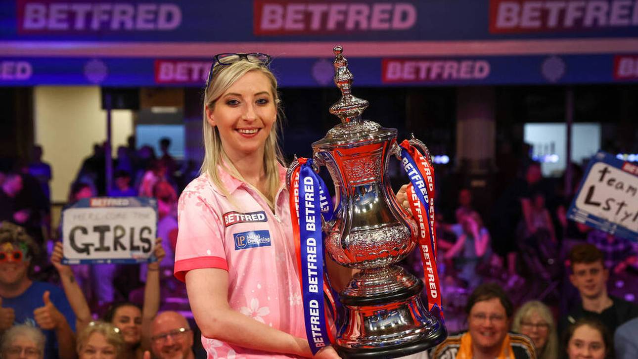 Fallon Sherrock ist als Siegerin des Women's World Matchplay nun doch für die PDC-WM qualifiziert