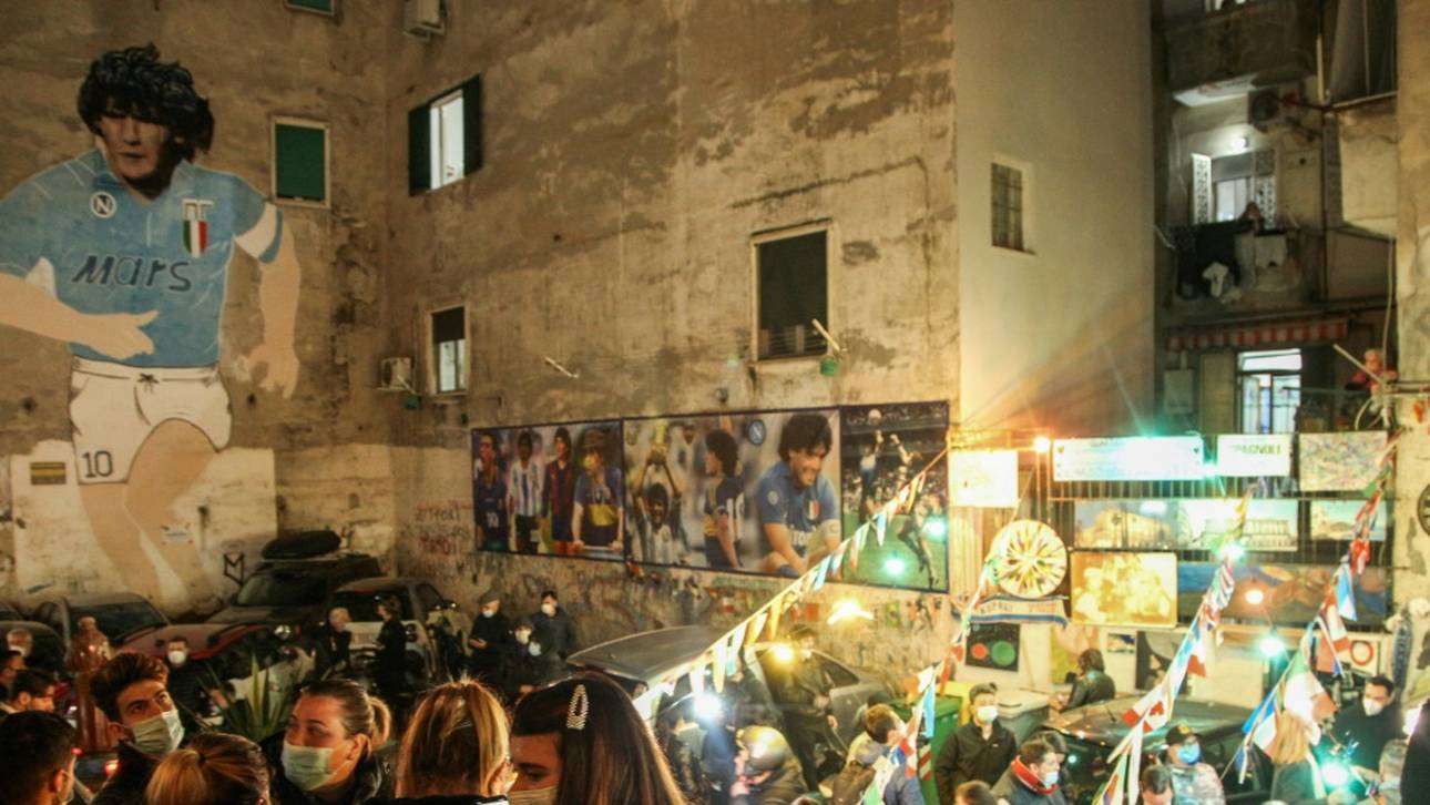 Neapel trauert um Maradona: Mahnwachen trotz Ausgangssperre