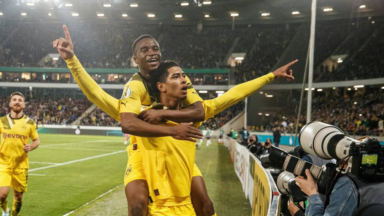 Eigentor und Elfmeter: Dortmund mühsam im Achtelfinale