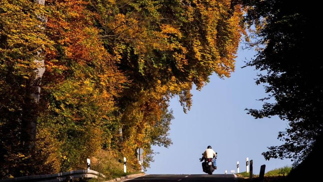 Mit dem Motorrad durch den Herbst