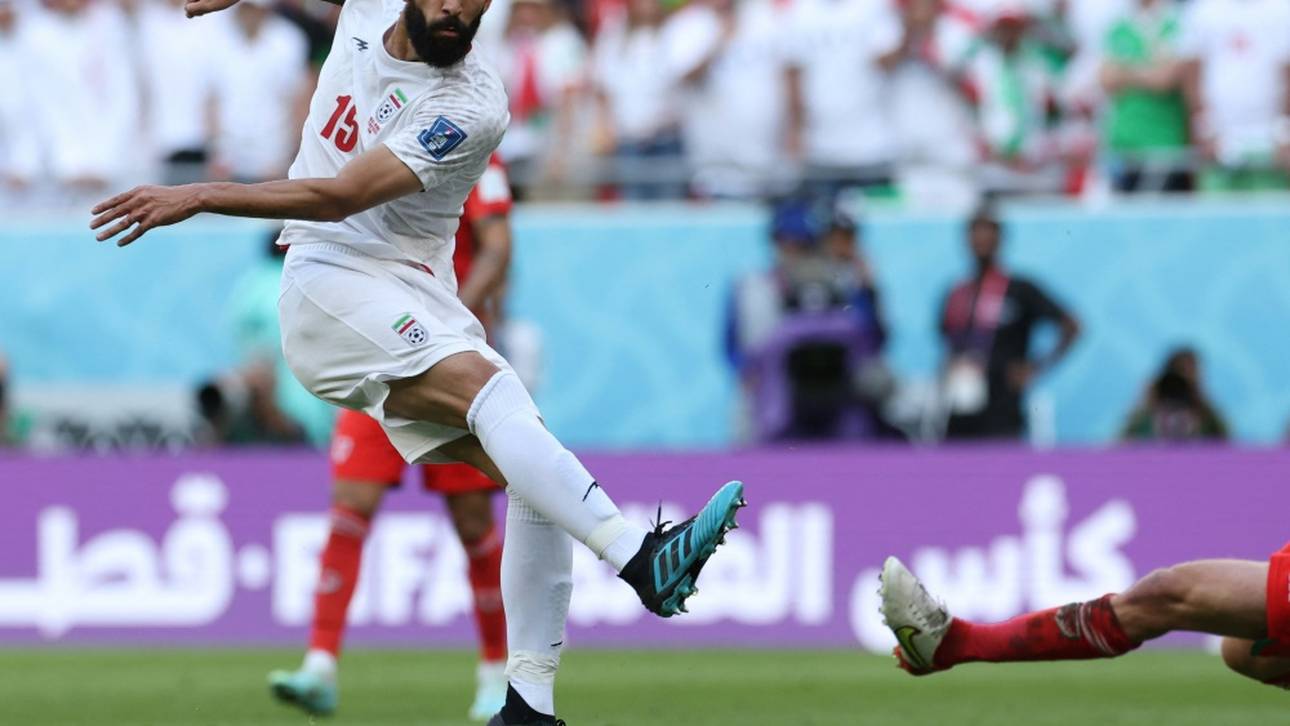 Nach Singen der Hymne: Starker Iran wahrt Achtelfinal-Chance