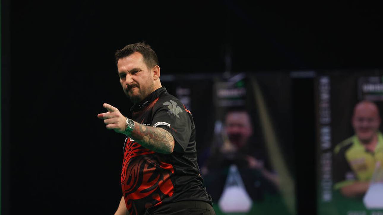 9-Darter! Clayton zaubert bei Sieg