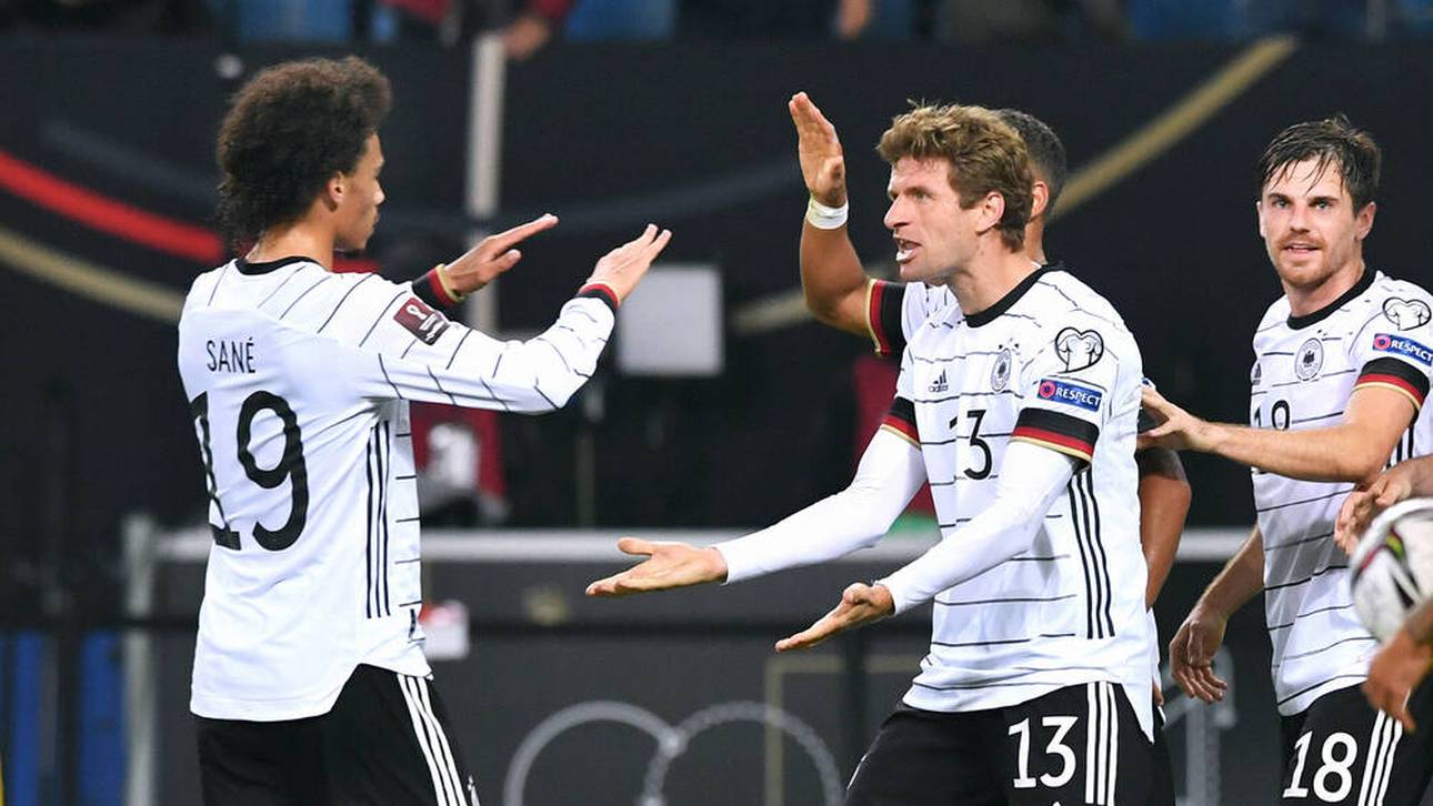 Vier Bayern in Flicks Startelf