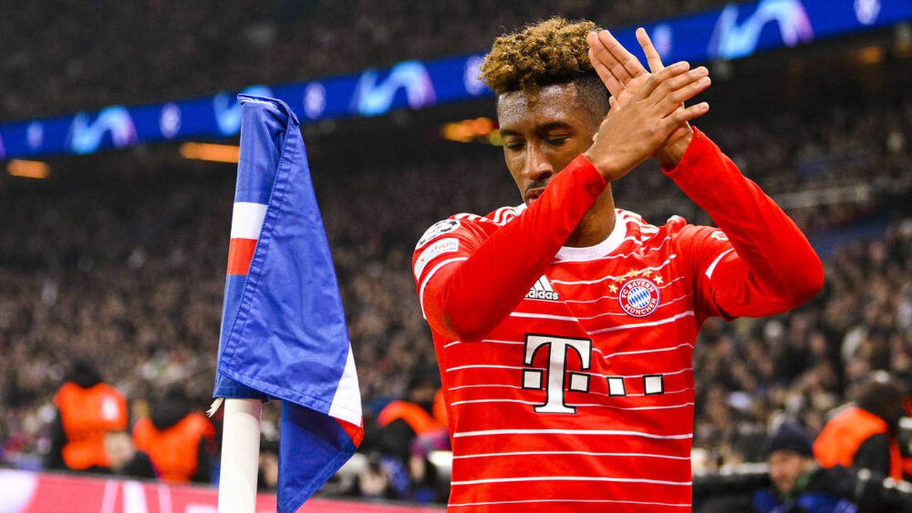 Coman mit rührender Geste