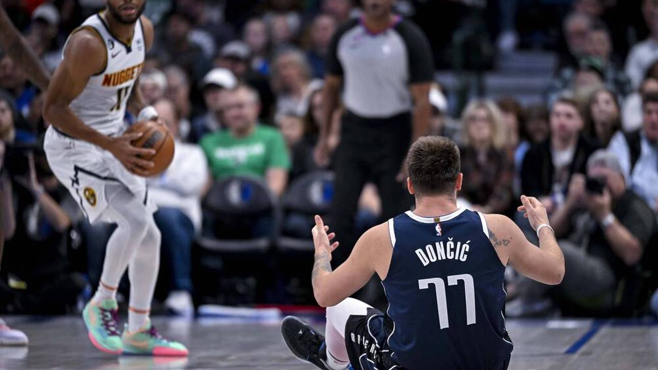 Luka Doncic schob nach nicht gegebenen Fouls immer mehr Frust und blieb Mitte des dritten Viertels einfach auf dem Court sitzen, während Kentavious Caldwell-Pope auf der Gegenseite einen Dreier für die Nuggets verwandelte. 