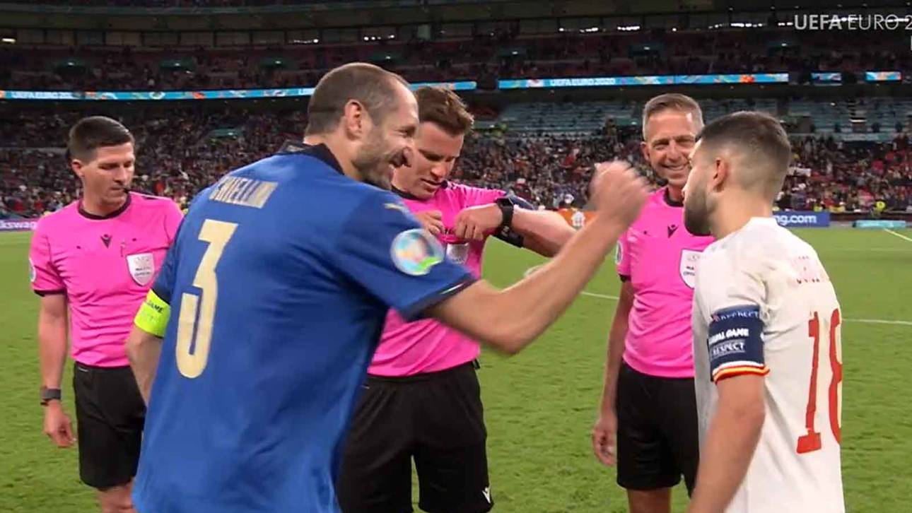 Irre Seitenwahl mit Chiellini