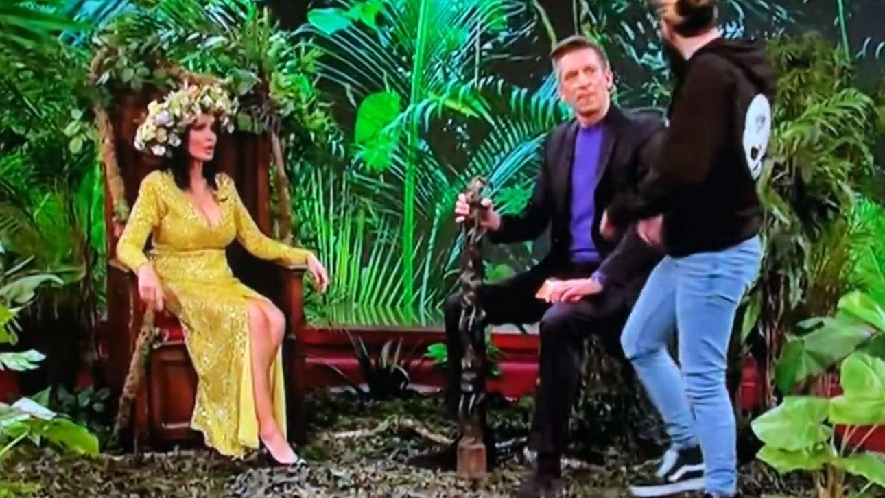 WWE-Fan (?) stört Stern TV bizarr