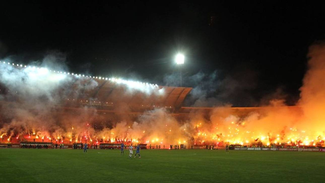 Fans feiern 2016 das 70-jährige Klub-Jubiläum im Rajko Mitic Stadion (Marakana)