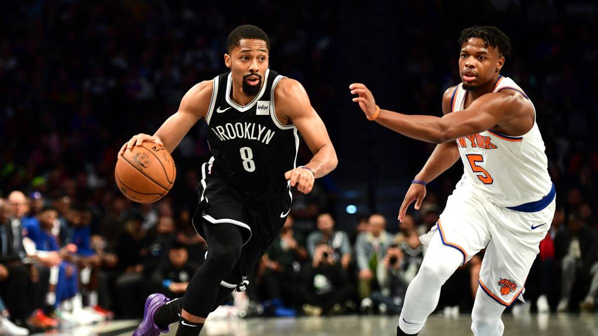 DENNIS SMITH JR. (r., New York Knicks): Von Smith versprachen sich die Knicks-Verantwortlichen viel vor der Saison. Bisher ist davon aber noch gar nichts zu sehen. Einen mickrigen Punkt steuert der 21-Jährige bisher pro Spiel bei - und das bei einer Wurfquote von unter zehn Prozent. Diese Zahlen sagen alles über den verkorksten Saisonstart des Point Guards