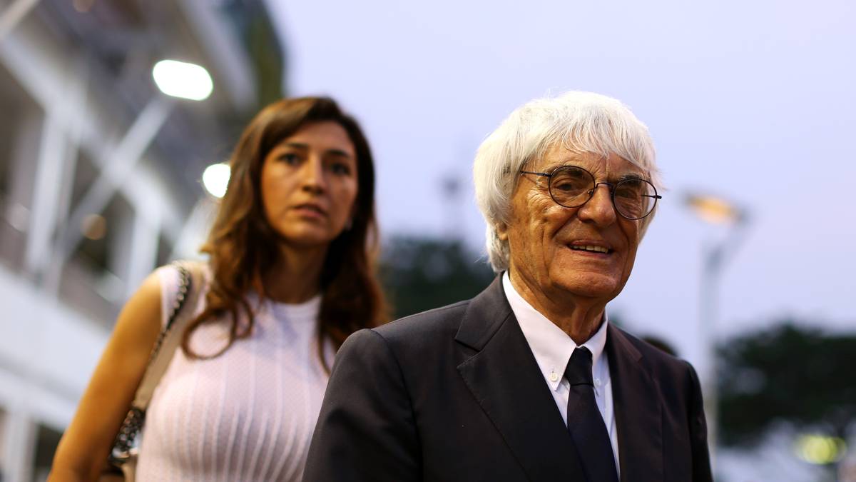 So bleibt Ecclestone weiterhin der große Zampano der Formel 1. Aber wie lange noch? Bei einer Schalte zum Camp Beckenbauer im Oktober 2015 kündigt er einen neuen Besitzer für die Formel 1 noch im selben Jahr an. Welche Rolle er selbst dabei spielen wird, ist offen. Das Ende einer Ära scheint damit aber noch nicht besiegelt zu sein