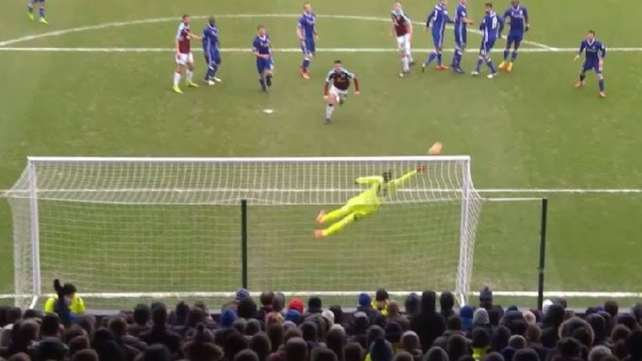 Im Video: Freistoß schockt Chelsea