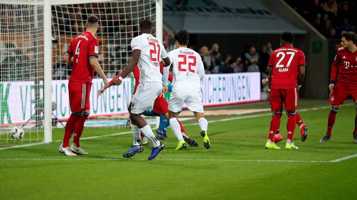 Was für ein Auftakt im bayrischen Duell zwischen dem FC Augsburg und dem FC Bayern! Schon nach 13 Sekunden ist der FCB hinten - weil Leon Goretzka den Ball ins eigene Netz befördert. 