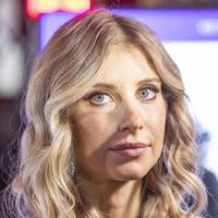 Ein Kommentar von Cathy Hummels unter einen Social-Media-Beitrag ihrer Ex-Manns Mats bringt User auf die Palme. Die Influencerin rechtfertigt sich und verweist auf ihren Nachwuchs. 