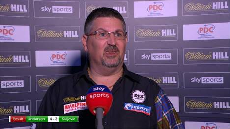 Gary Anderson regt sich bei der Darts-WM über die langsame Spielweise seines Gegners Mensur Suljovic auf. Nach dem Spiel lässt er seiner Wut freien Lauf.