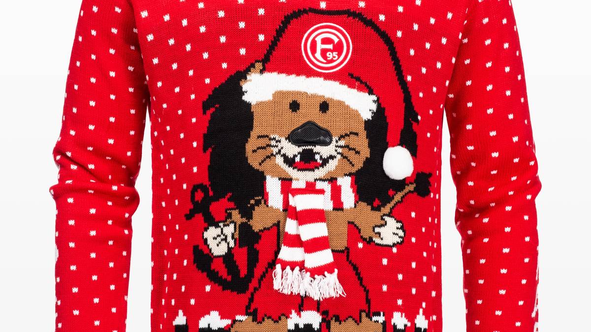 "FORTUNA" Die Aufschrift des Düsseldorfer Weihnachtspullis ist definitiv nicht zu übersehen.