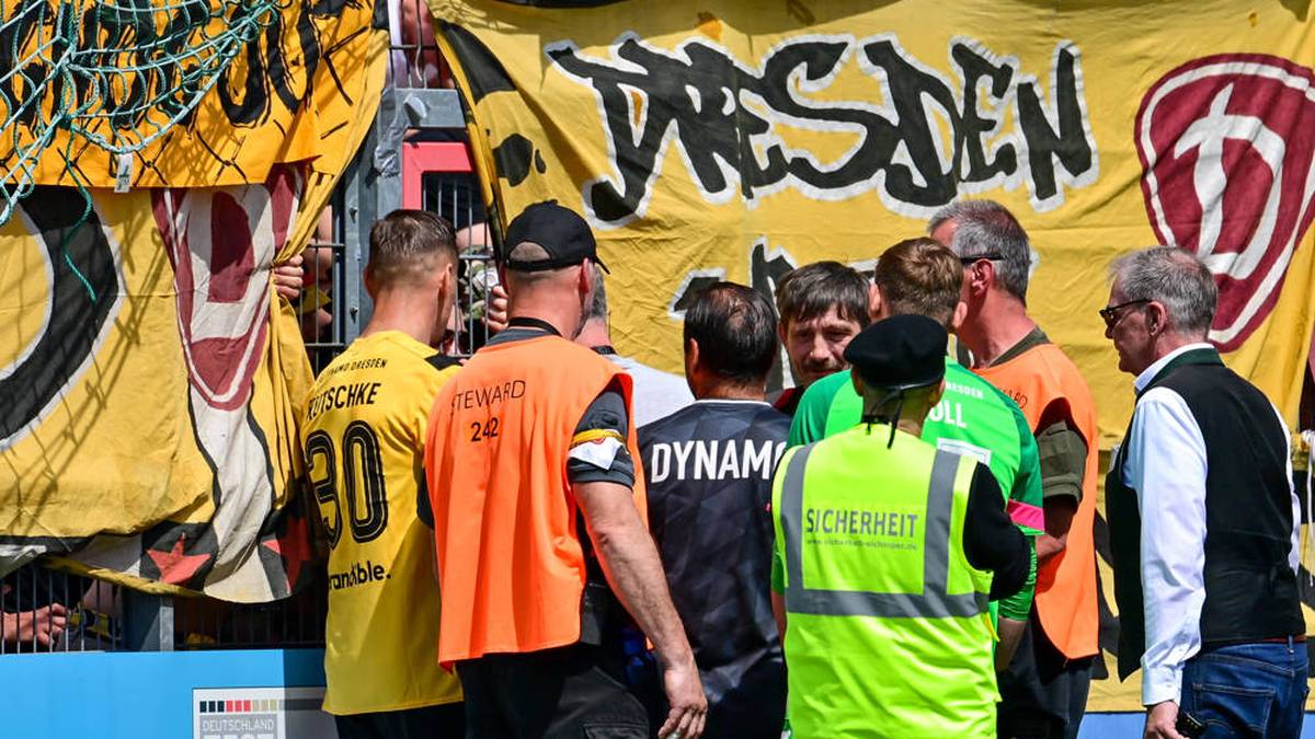 Banner-Ärger: Dresden-Spiel 15 Minuten unterbrochen