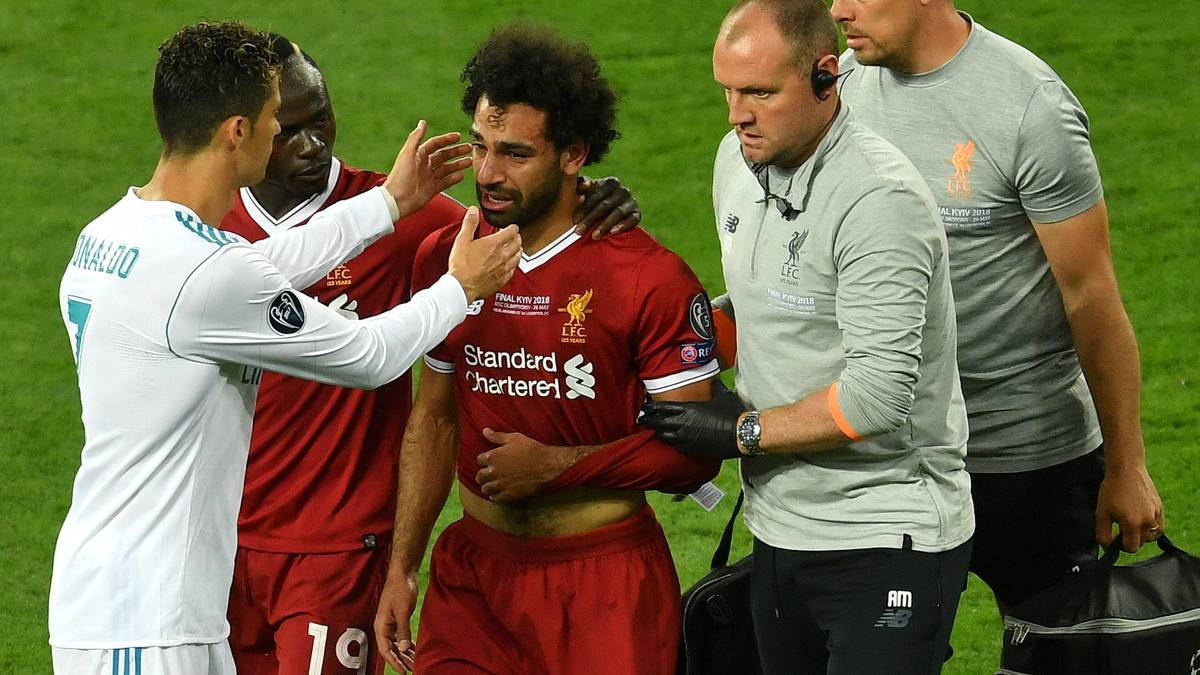 Eine faire Geste! Ronaldo wünscht Salah bei dessen Gang vom Feld gute Besserung