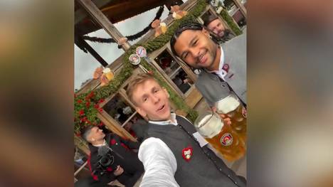 Am letzten Wochenende hat sich Influencer Thommy Berglmeir ohne Einladung auf die Wiesn des FC Bayern im Käfer geschlichen. Das Ganze hat er auf Instagram festgehalten und es sogar geschafft, mit einem Bayern-Star anzustoßen. 