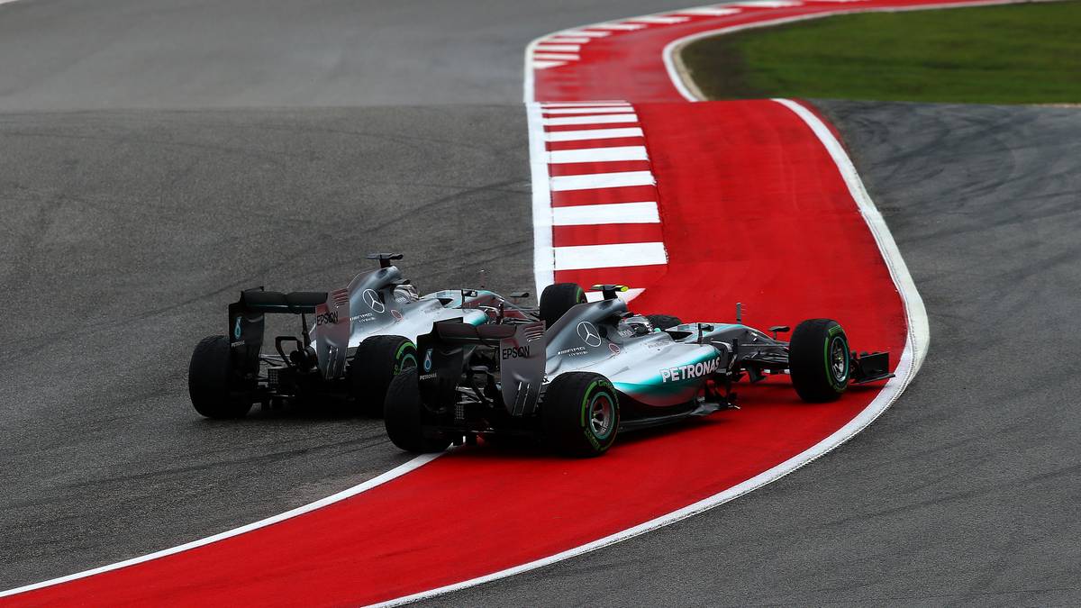 In knapp zwei Wochen geht es in Austin in Texas weiter. Geile Strecke, und da war doch etwas zwischen Hamilton und Rosberg mit Abdrängen von der Strecke und so. Mal sehen, was diesmal geht. Ich freue mich schon drauf. Bis dahin, PEDAL TO THE METAL, Ihr Peter Kohl