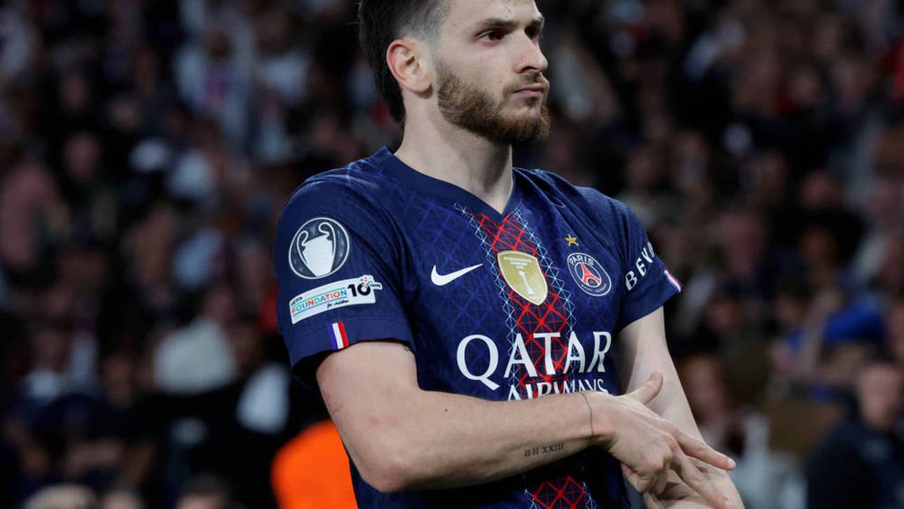 Khvicha Kvaratskhelia zeigte beim Sieg gegen den FC Bayern seinen typischen Jubel
