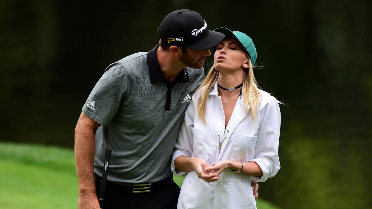 Vor dem Start bekommt der US-Amerikaner Dustin Johnson noch einen Viel-Glück-Kuss von seiner Freundin Paulina Gretzky