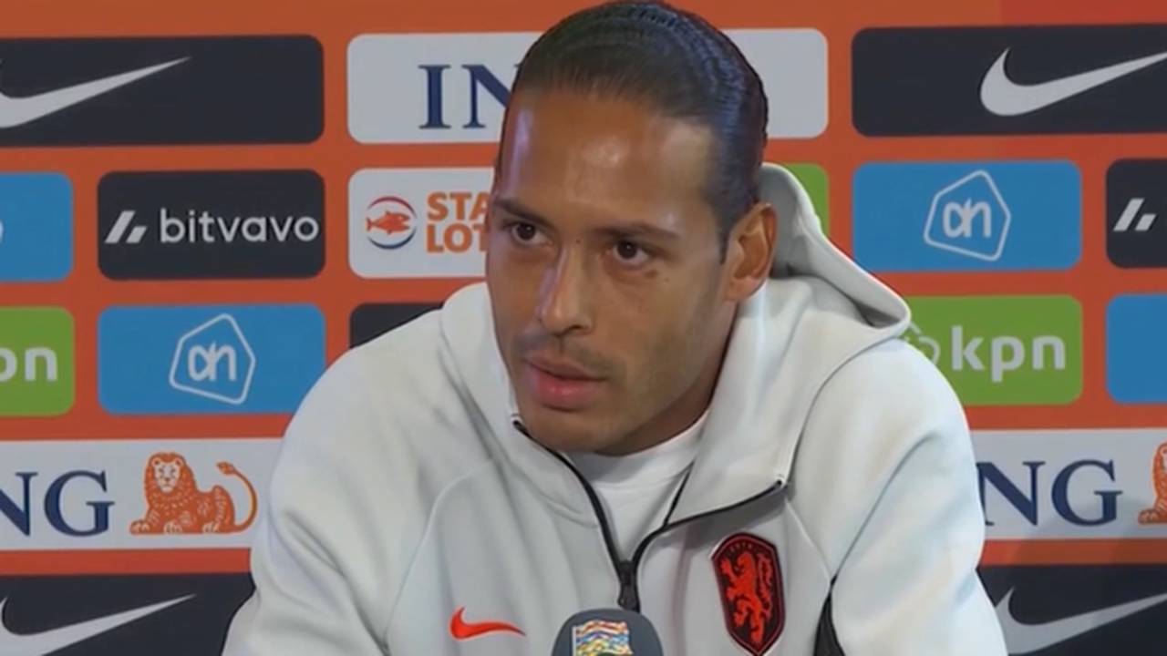 Plötzlich knöpft sich van Dijk den Reporter vor