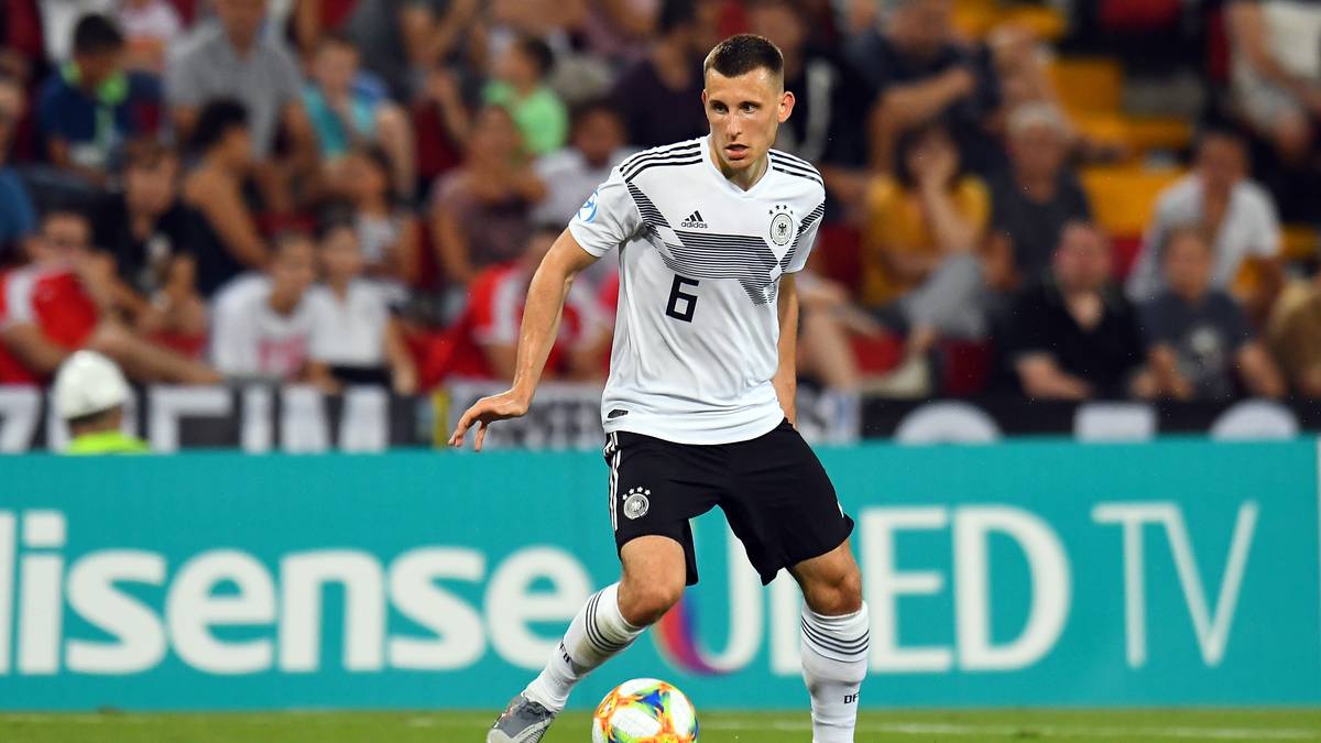 MAXIMILIAN EGGESTEIN: Passsicher, laufstark, zudem ausgestattet mit viel Ruhe am Ball. Clevere Zweikampfführung, als zentraler Mann vor der Abwehr dürfte ihn manchmal aber noch ein bisschen mehr der Offensivgeist packen