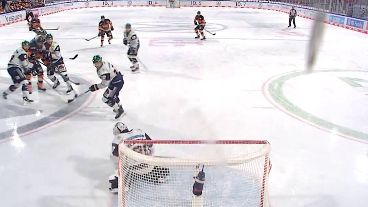 Grizzlys Wolfsburg - Eisbären Berlin | DEL-Highlights im Video