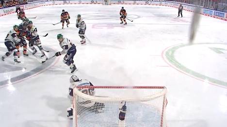 Die Highlights der Eishockey-Partie Grizzlys Wolfsburg - Eisbären Berlin aus der DEL im Video.
