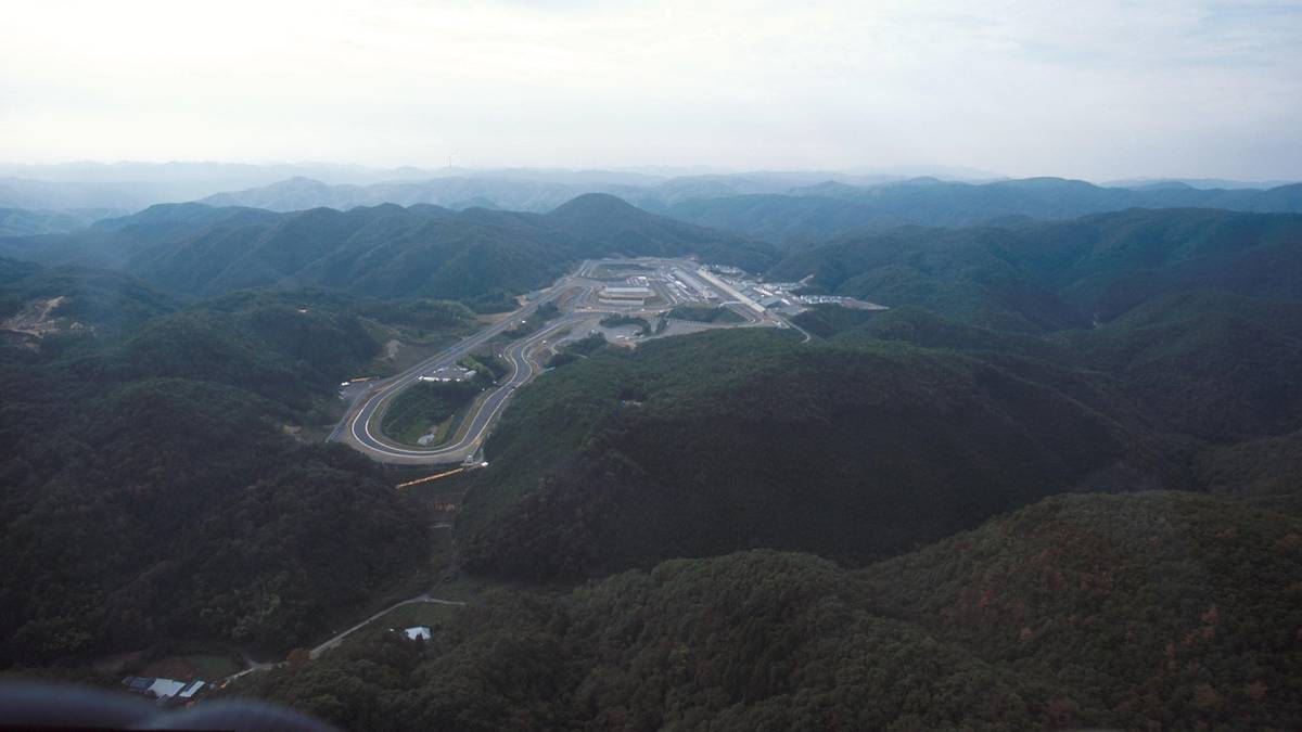 TANAKA INTERNATIONAL CIRCUIT AIDA: 1994 und 1995 fanden in Japan zwei Formel1-Rennen statt. Der Circuit in Tanaka wurde Schauplatz des bislang einzigen "Grand Prix des Pazifiks" in der Formel 1-Geschichte. Die Königsklasse ließ Tanaka nach zwei Gastspielen hinter sich 