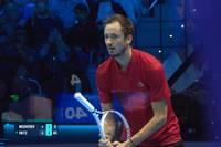 Tennis-Star Daniil Medvedev hat beim Auftakt der ATP Finals in Turin mit mehreren fragwürdigen Szenen auf dem Platz für Aufsehen gesorgt.