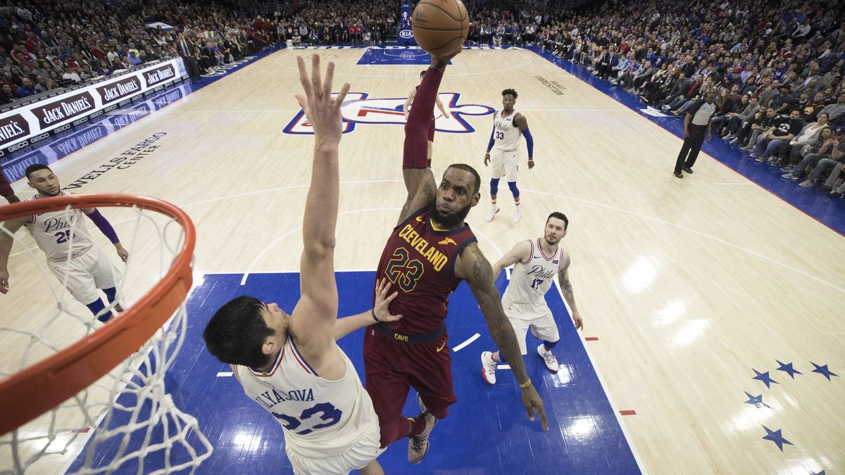 PLATZ 4 - CLEVELAND CAVALIERS: Die Cavaliers haben eine schwierige Saison hinter sich. Das Missverständnis mit Isaiah Thomas wurde früh beendet, seitdem ist das Team gefestigter. LeBron James spielt die wohl beste Saison seiner Karriere - und das mit 33 Jahren