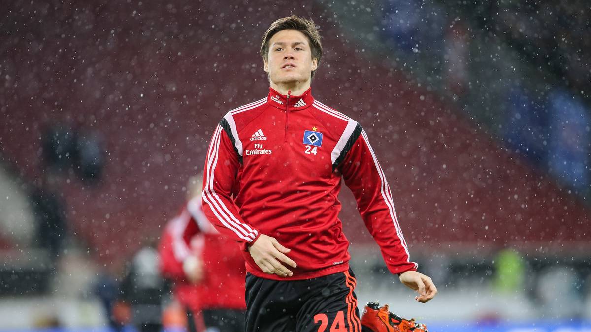 Es hat keinen Zweck: Im Abendspiel beim VfB Stuttgart müssen auch Gotoku Sakai und seine Hamburger durch den Regen