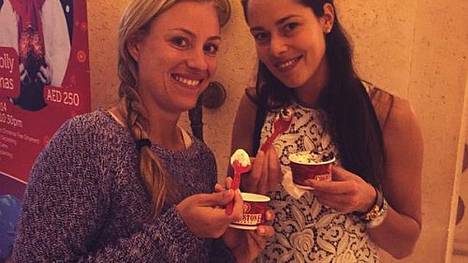 So lecker kann Dubai sein: Angelique Kerber und Ana Ivanovic lassen es sich gut gehen.