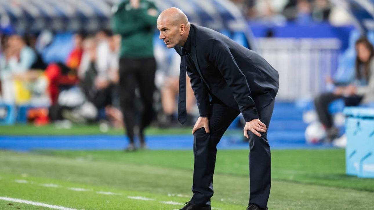 Zinédine Zidane an der Seitenlinie