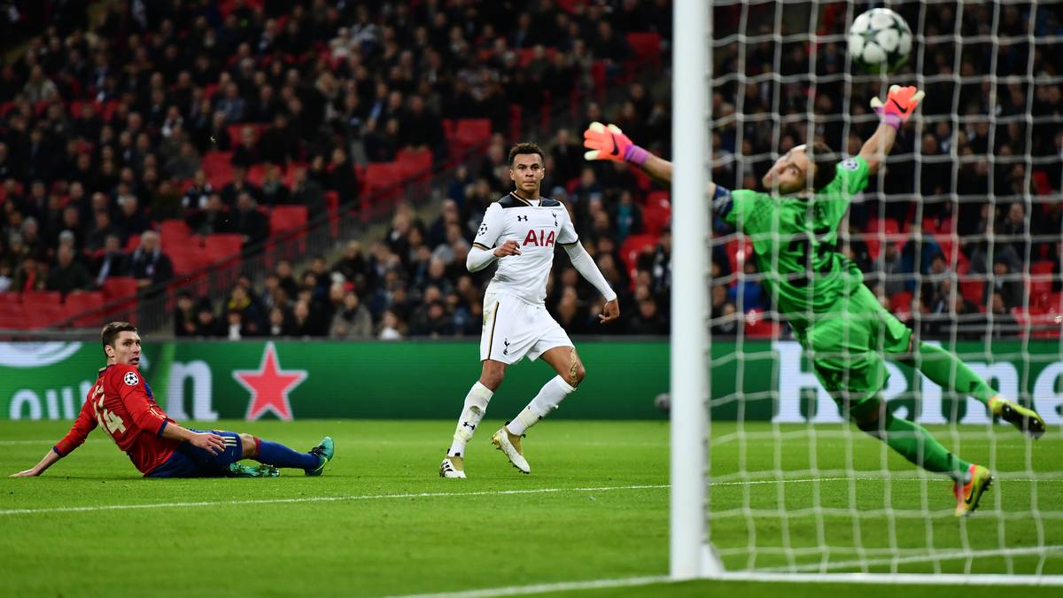 Dele Alli trifft traumhaft für Tottenham, der Ball schlägt unhaltbar im Winkel ein. Das 3:1 über ZSKA Moskau bedeutet für die Engländer, dass es in der Europa League weitergeht